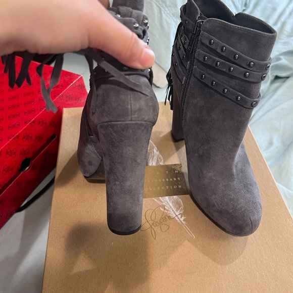 Super cute and comfy! Chunky heel! - Picture 4 of 5